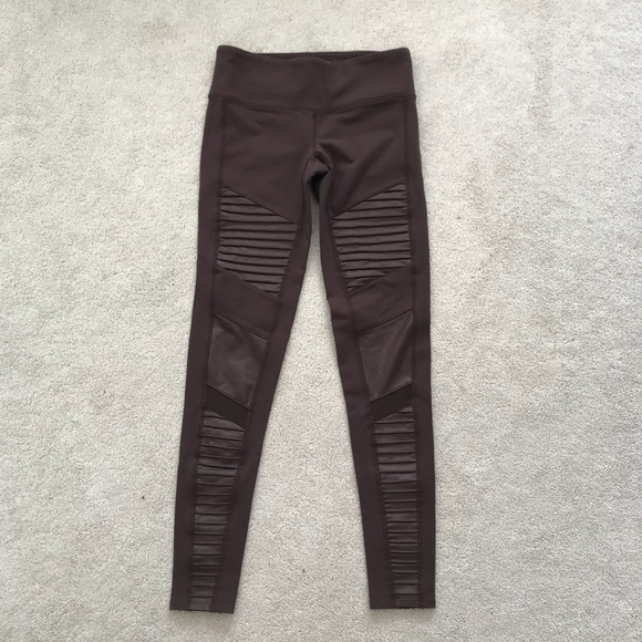 ALO Yoga Pants - Alo. Moto Leggings. Brown.